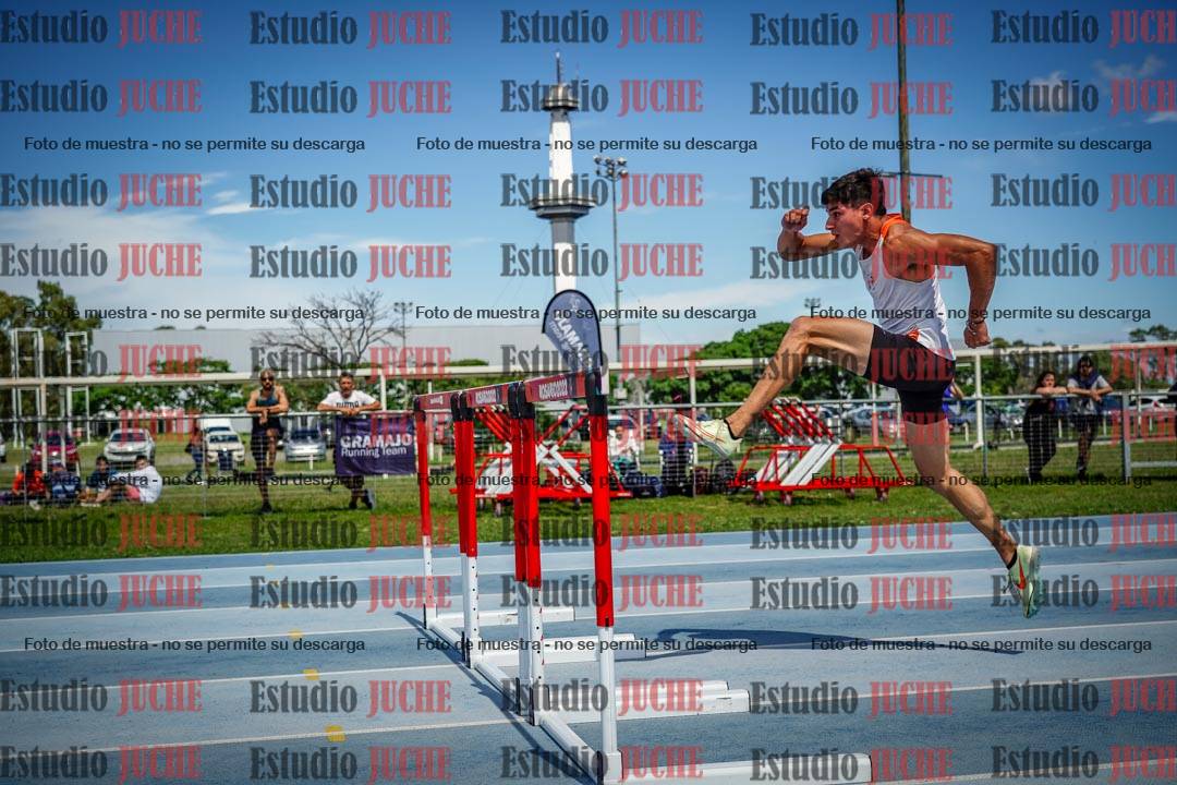 Fotos de los 60 m con vallas de varones