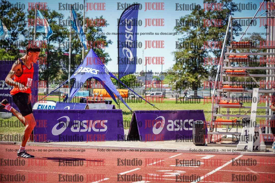 Fotos de los 800 m llanos de varones