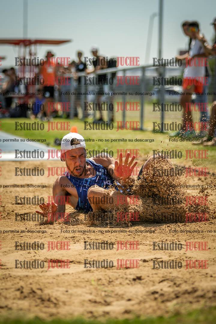 Fotos del salto en largo de varones - mayores