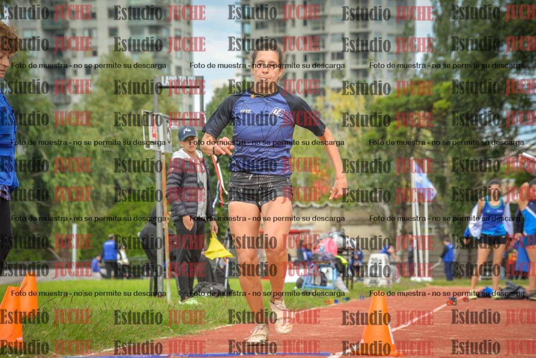 Fotos del salto en largo - mujeres mayores