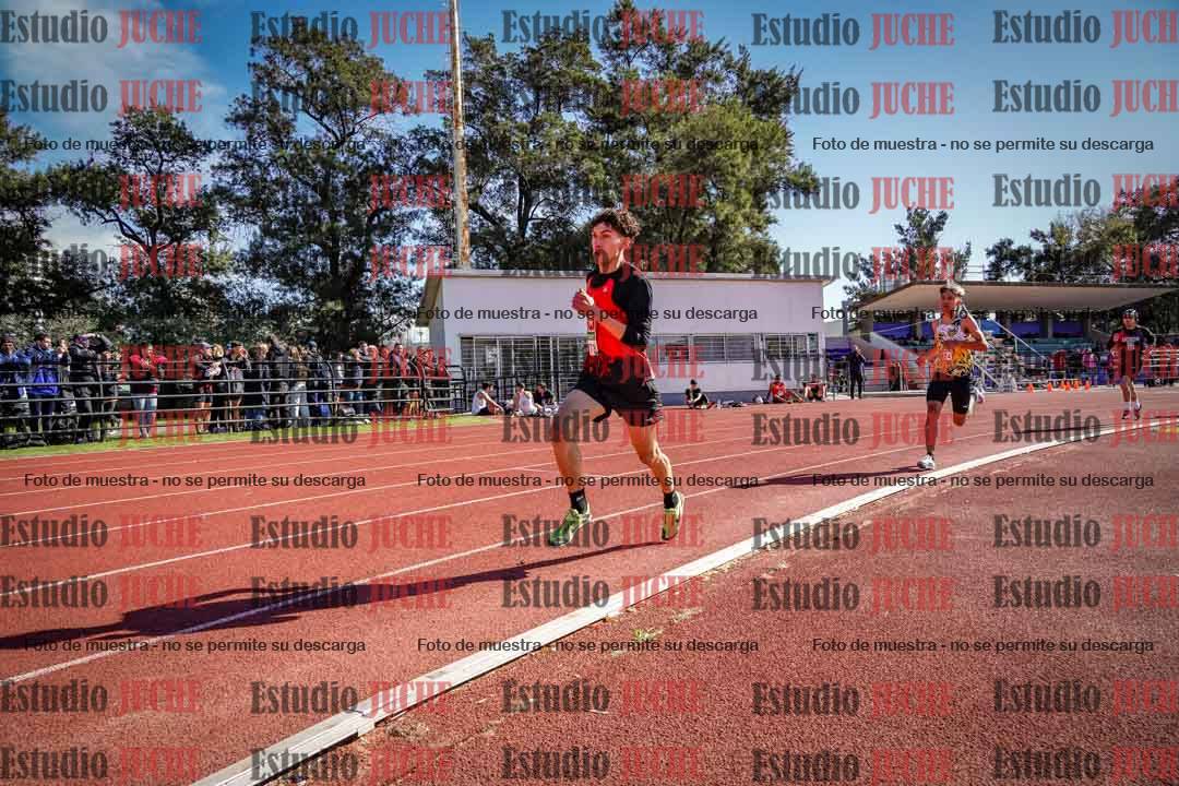 Fotos de los 800 m llanos de varones