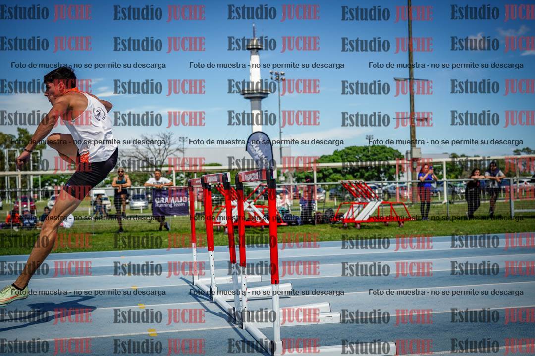 Fotos de los 60 m con vallas de varones