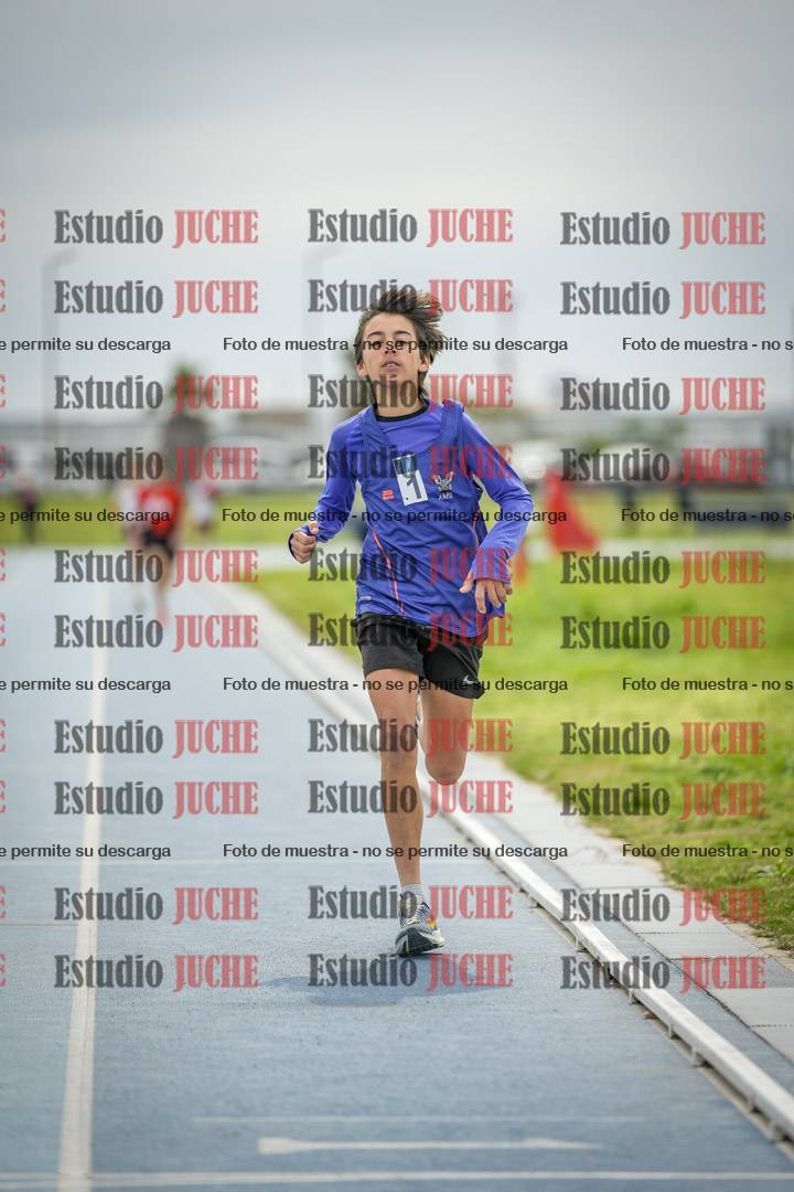 Fotos de los 800 m llanos de varones - U14