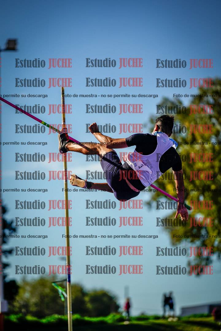 Fotos del salto con garrocha de varones - deca 8