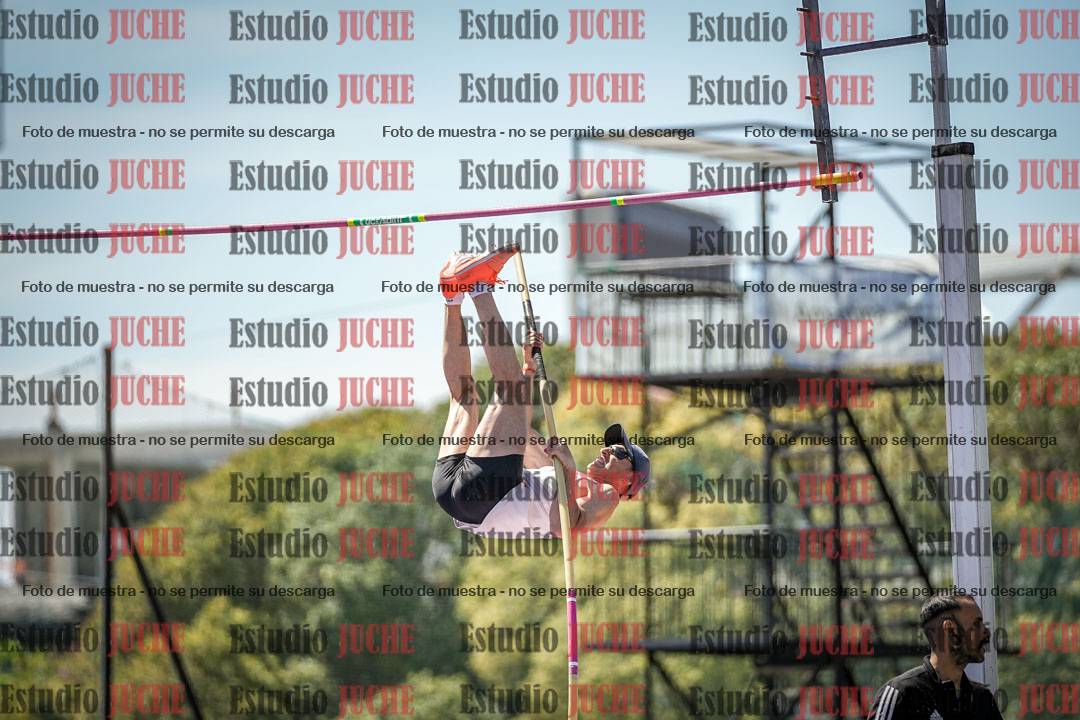 Fotos del salto con garrocha de mujeres y varones