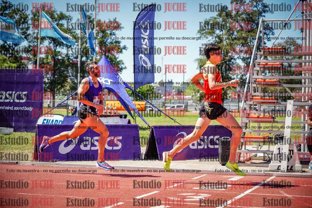 Fotos de los 800 m llanos de varones