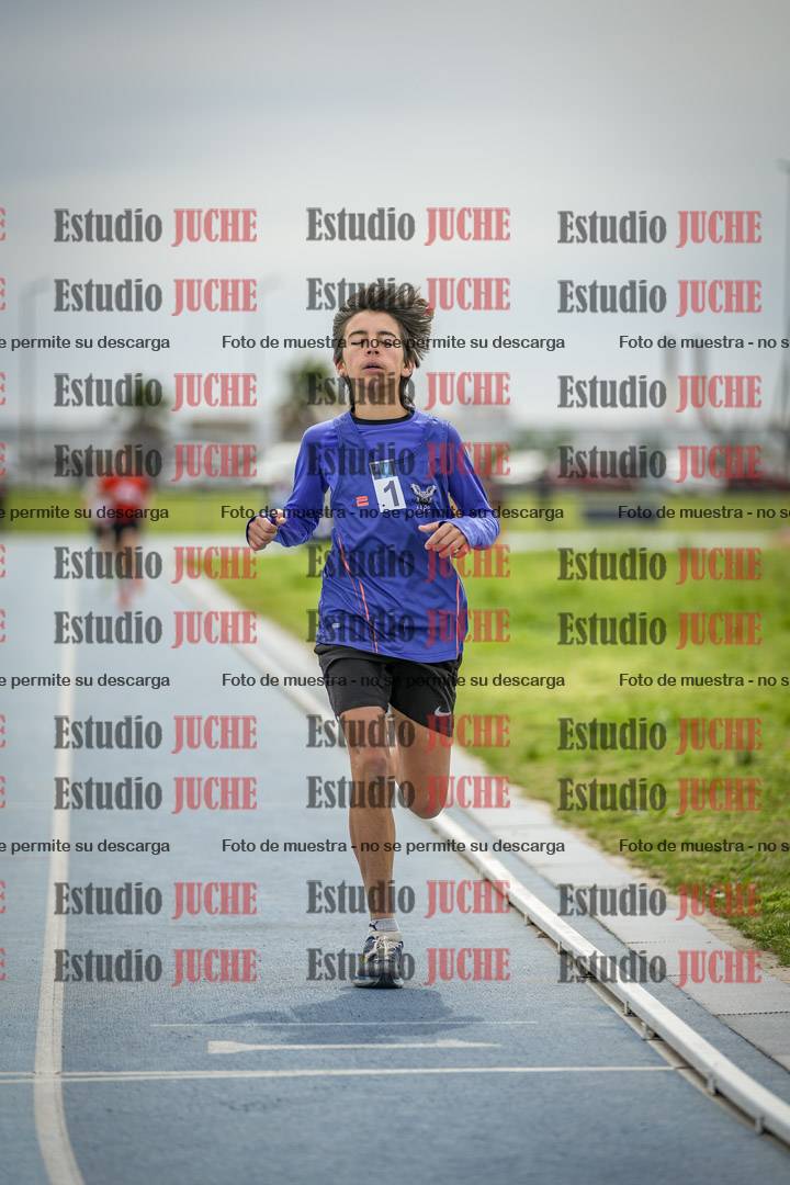 Fotos de los 800 m llanos de varones - U14