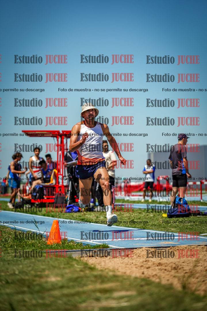 Fotos del salto en largo de varones - invitados