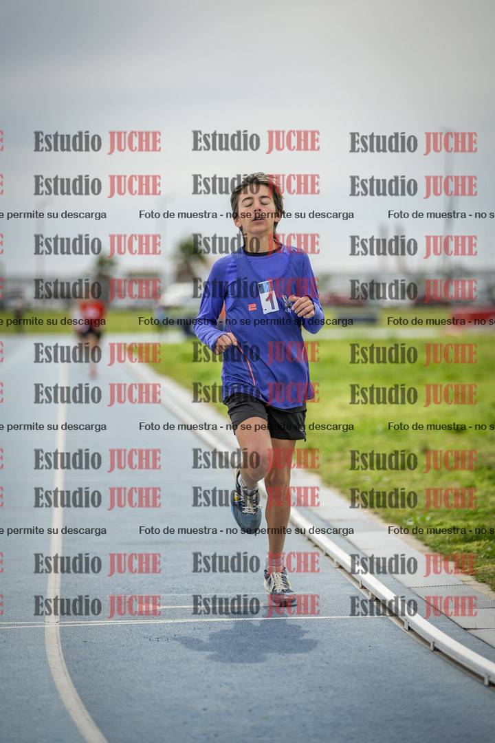 Fotos de los 800 m llanos de varones - U14