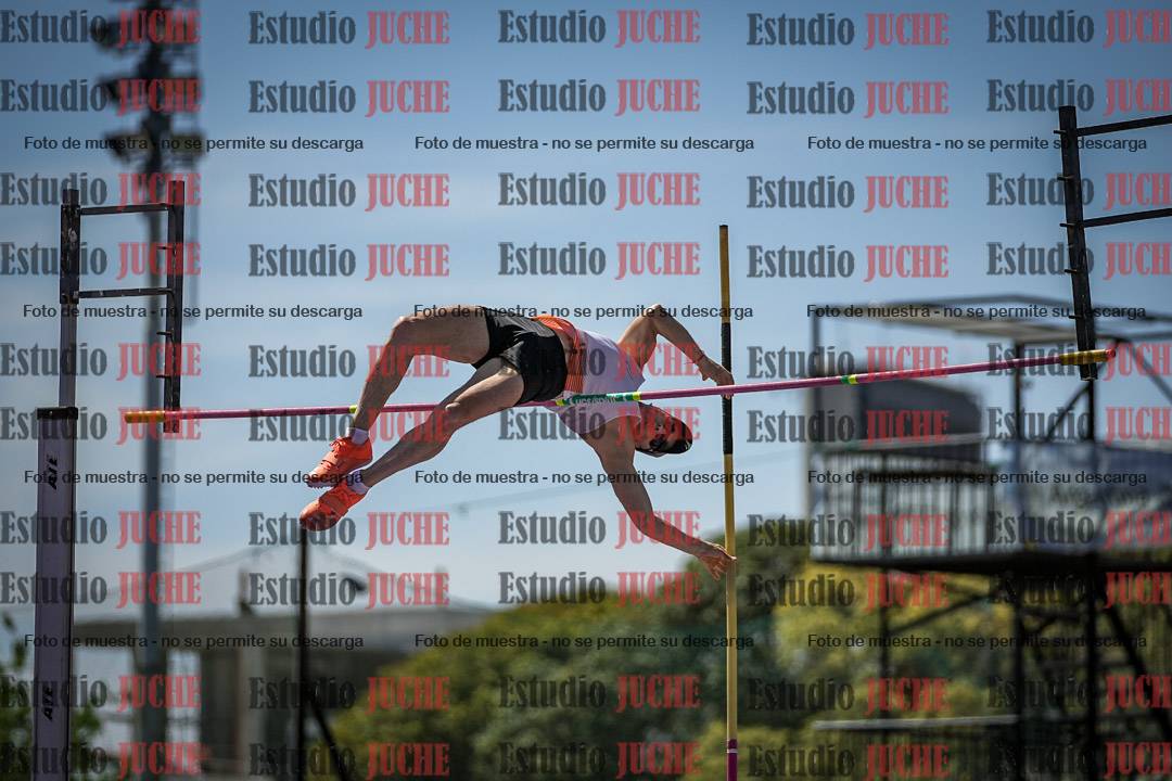 Fotos del salto con garrocha de mujeres y varones