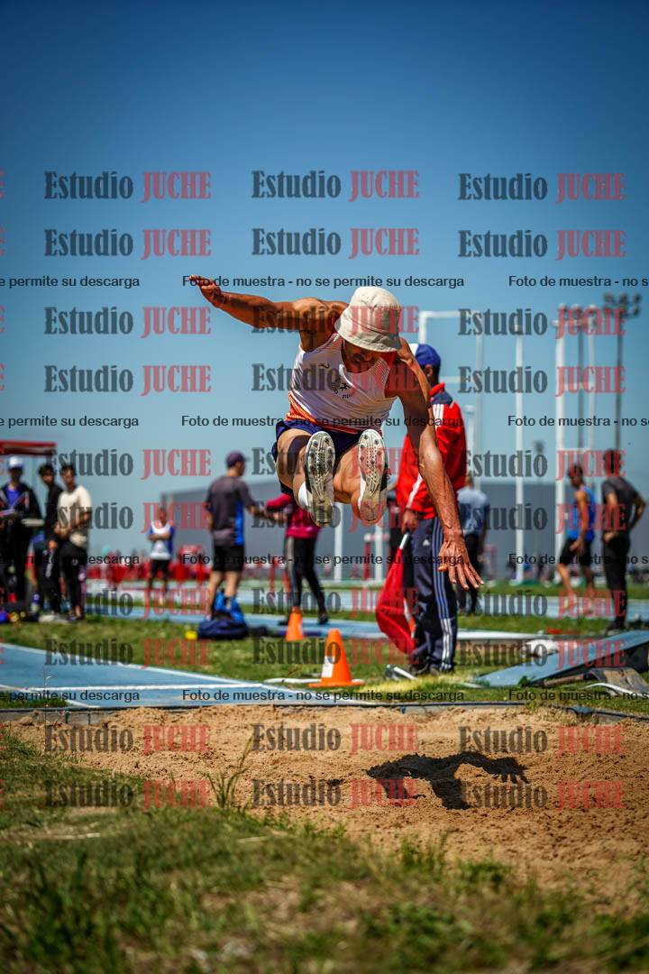 Fotos del salto en largo de varones - invitados