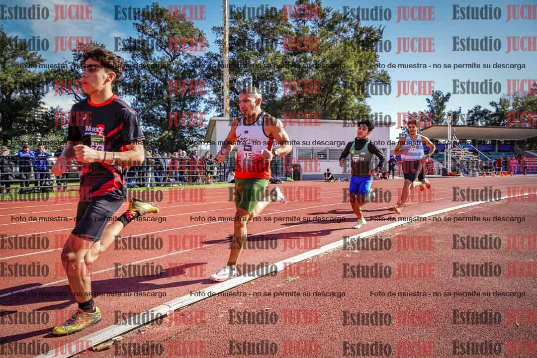 Fotos de los 800 m llanos de varones