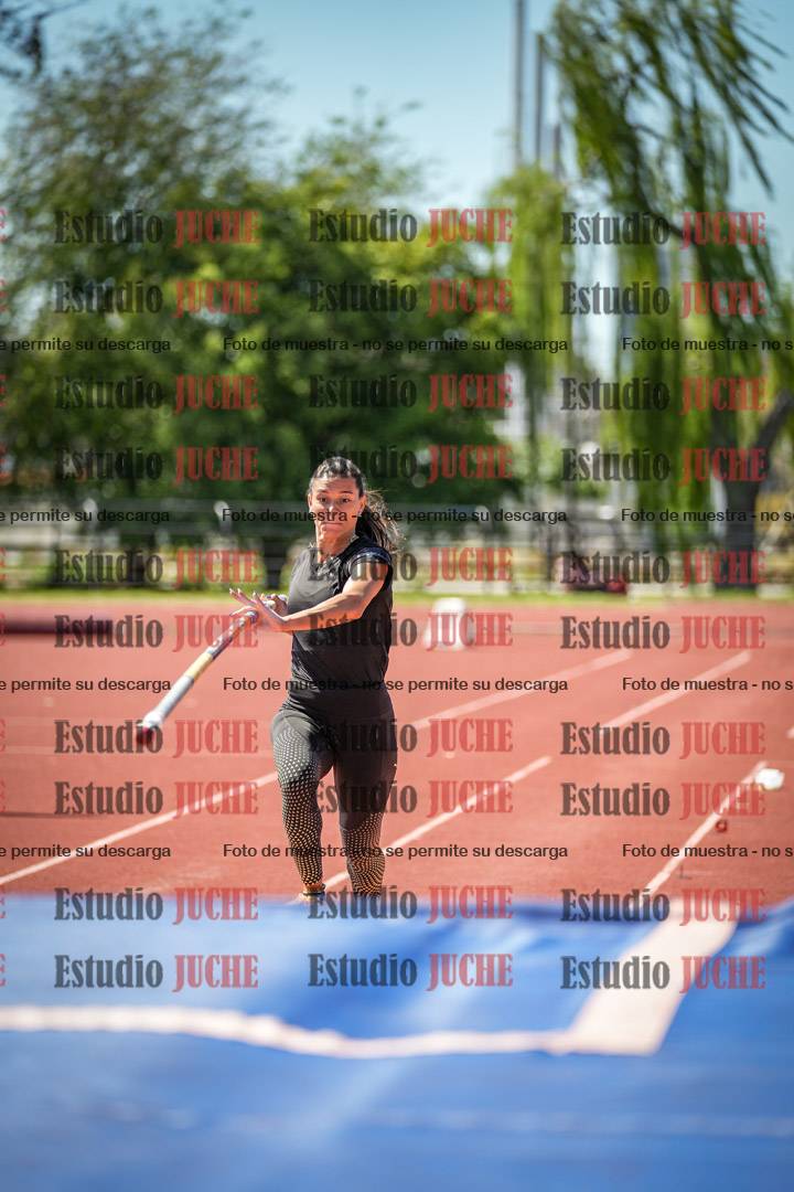 Fotos del salto con garrocha de mujeres