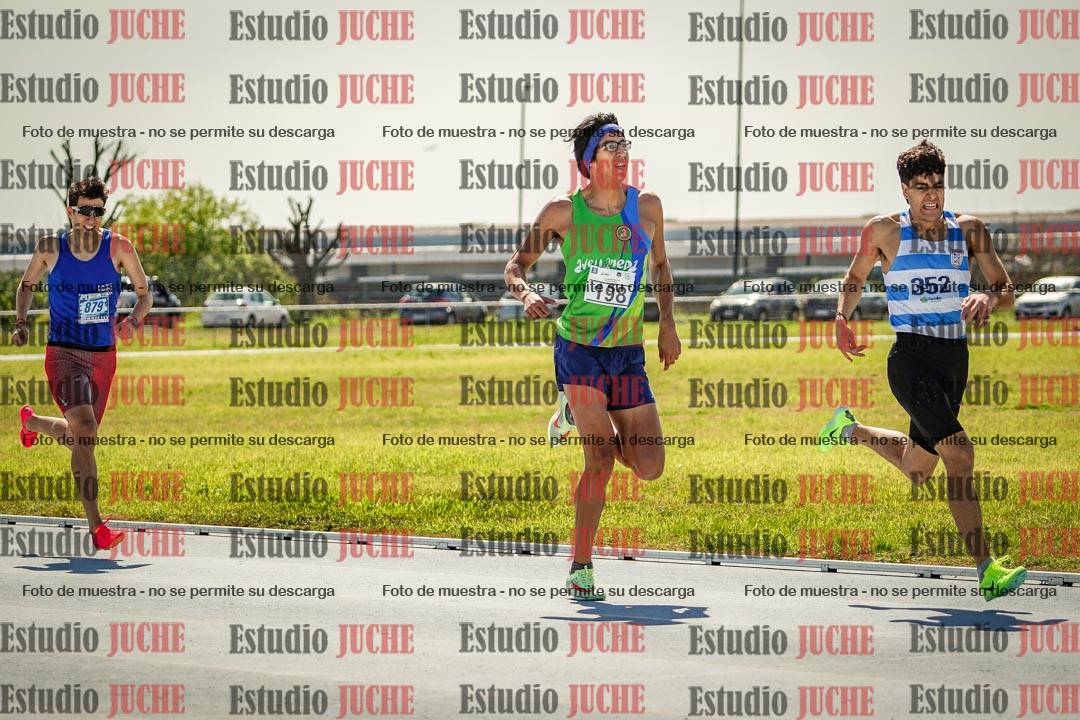 Fotos de los 800 m llanos de varones
