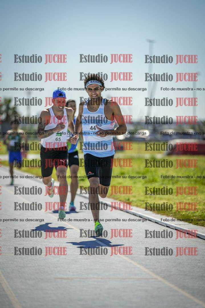 Fotos de los 800 m llanos de varones