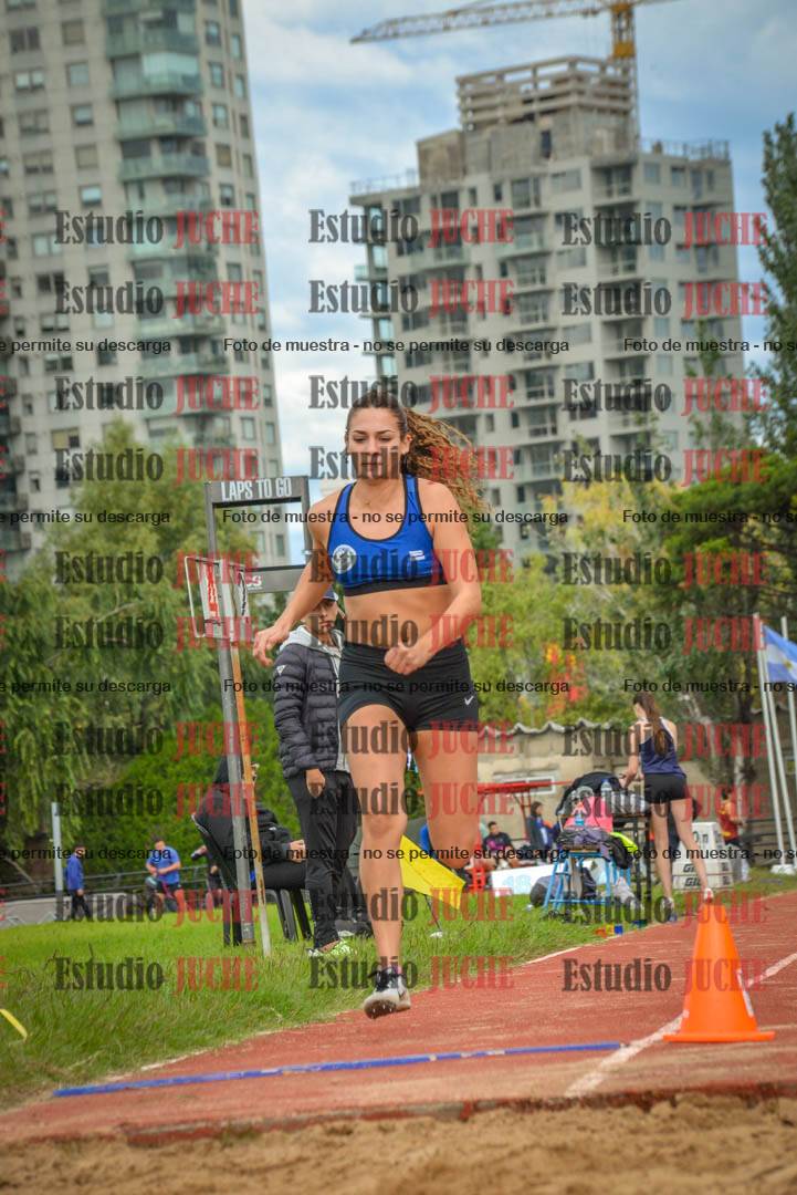 Fotos del salto en largo - mujeres mayores