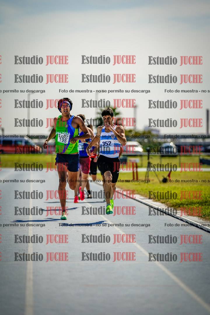 Fotos de los 800 m llanos de varones