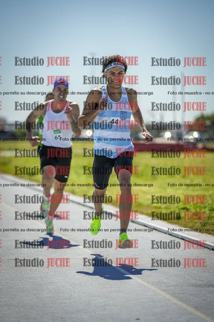 Fotos de los 800 m llanos de varones
