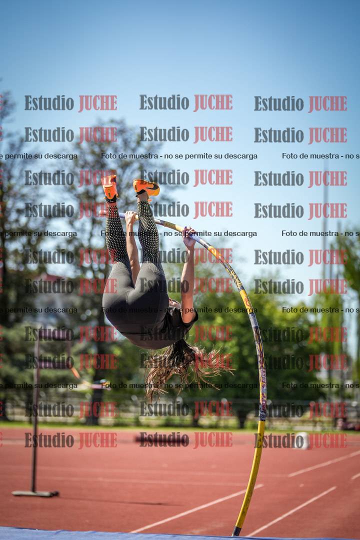 Fotos del salto con garrocha de mujeres