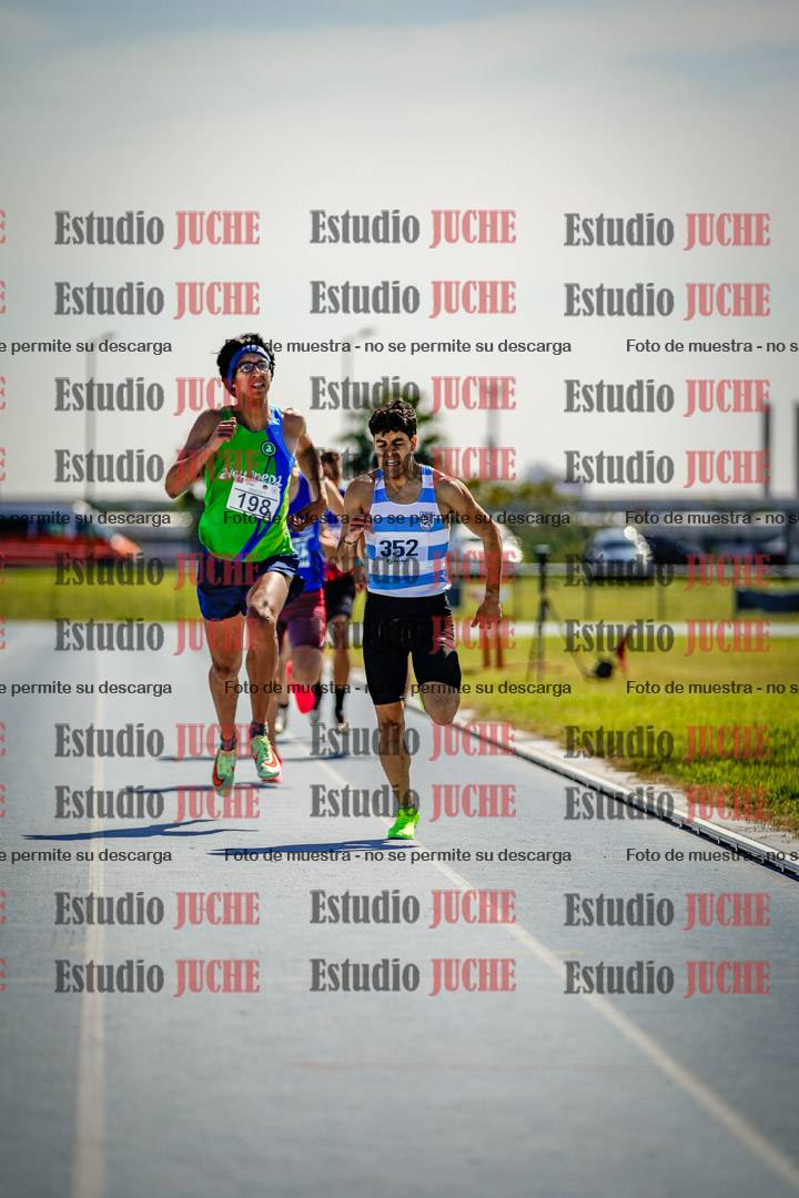Fotos de los 800 m llanos de varones