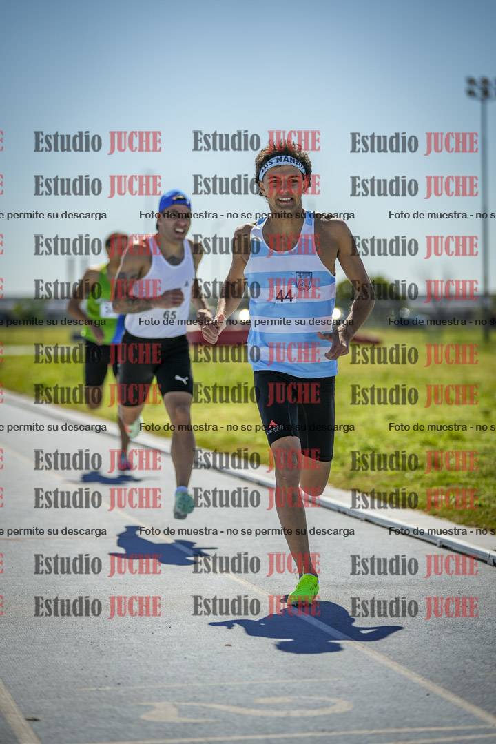 Fotos de los 800 m llanos de varones
