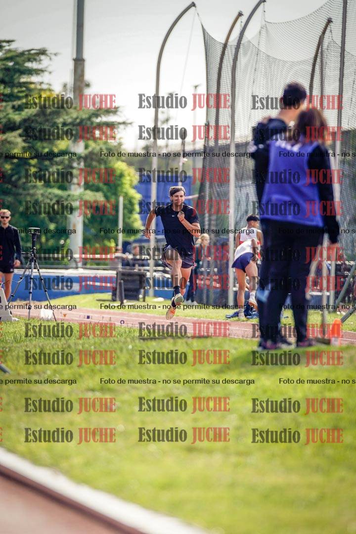 Fotos del salto en largo de varones