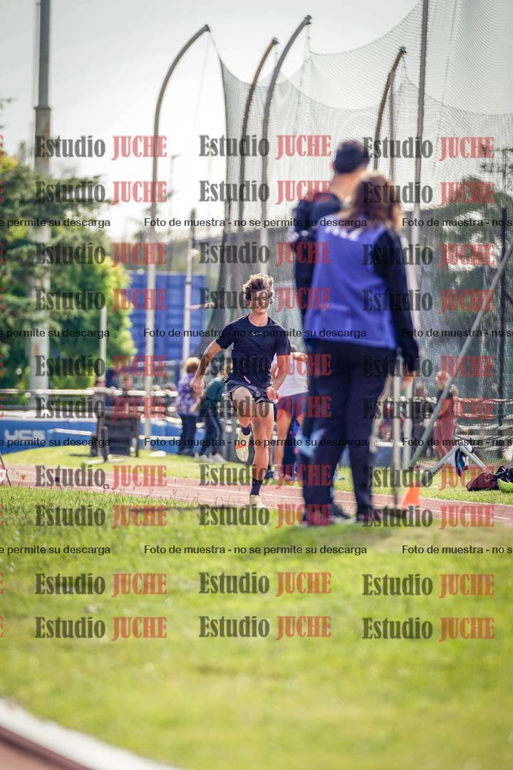 Fotos del salto en largo de varones
