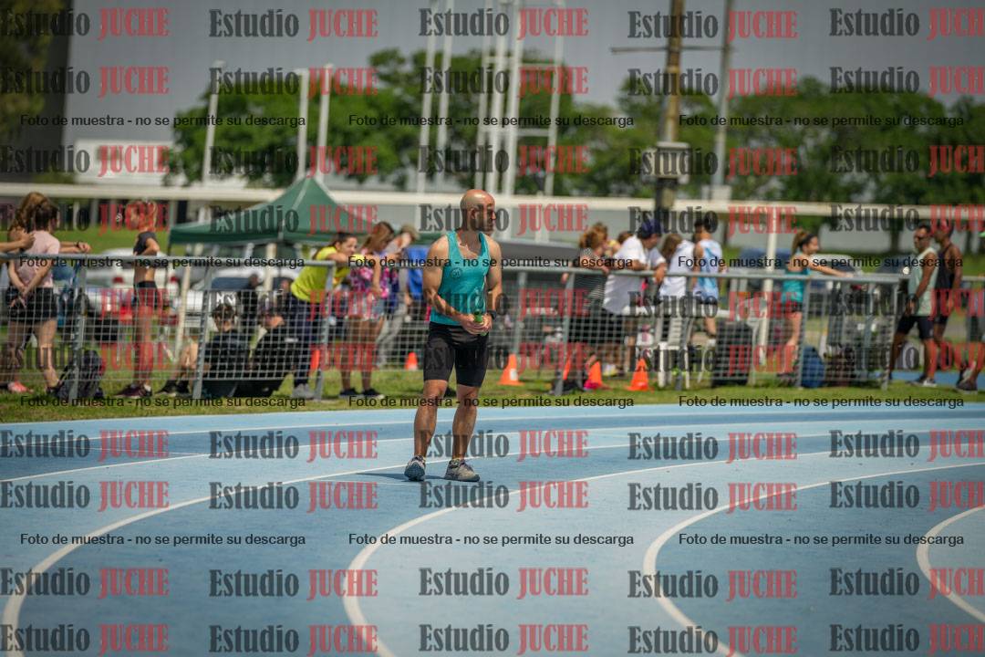 Fotos de la largada de los relevos 20' para running teams - serie 1