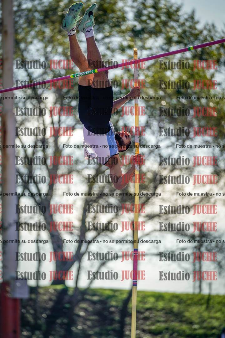 Fotos del salto con garrocha de varones - deca 8