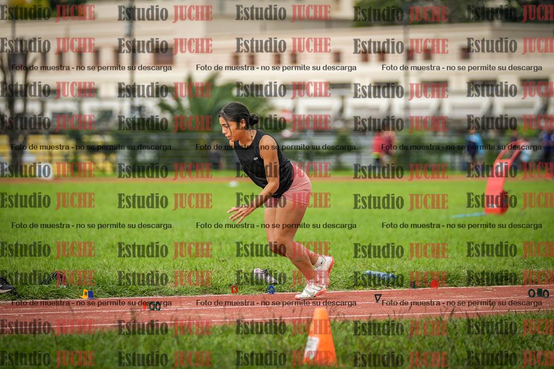 Fotos del salto en largo - mujeres mayores