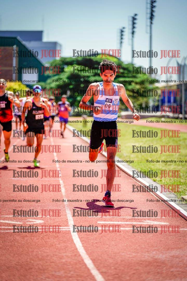 Fotos de los 800 m llanos de varones