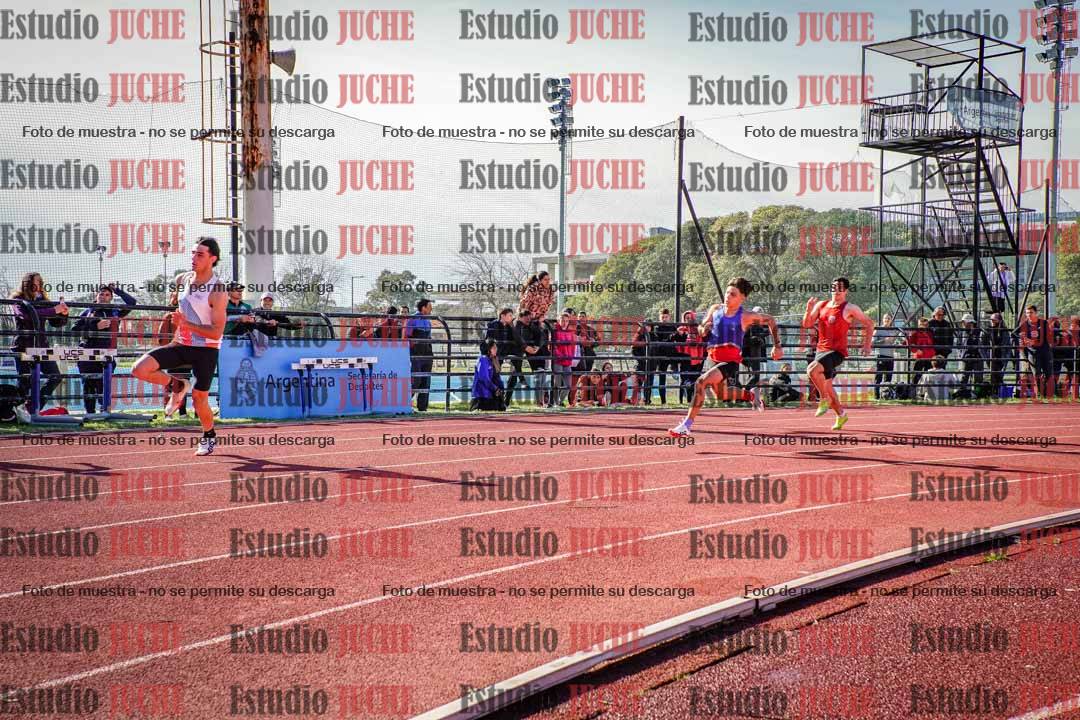 Fotos de los 200 m llanos de varones