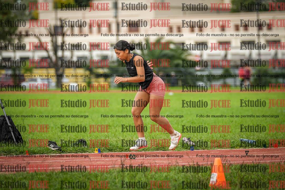 Fotos del salto en largo - mujeres mayores