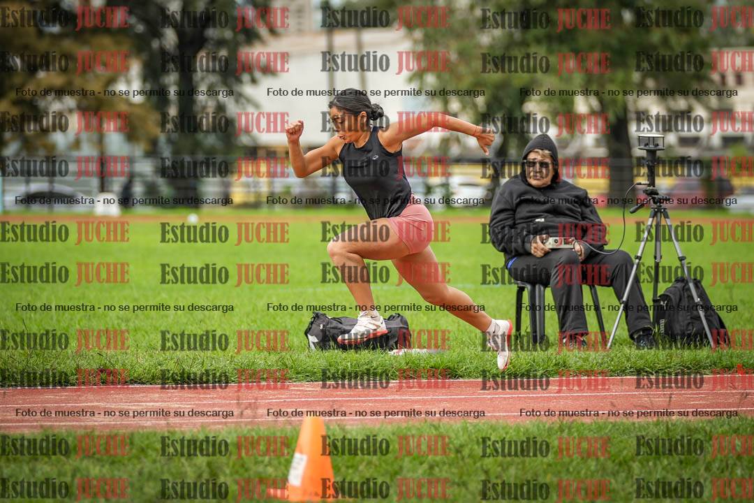 Fotos del salto en largo - mujeres mayores