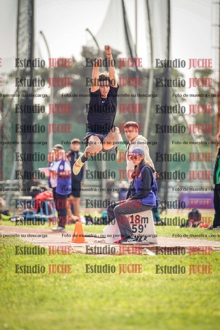 Fotos del salto en largo de varones