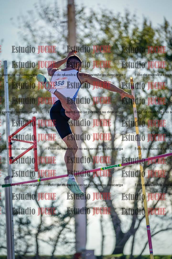 Fotos del salto con garrocha de varones - deca 8