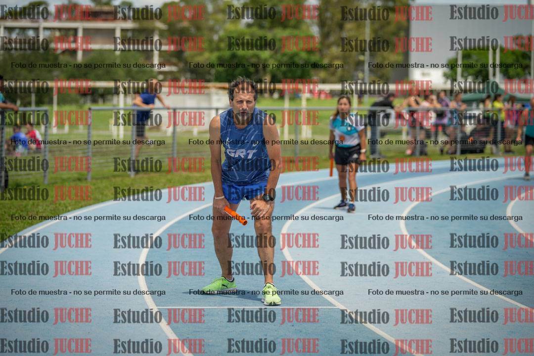 Fotos de la largada de los relevos 20' para running teams - serie 1