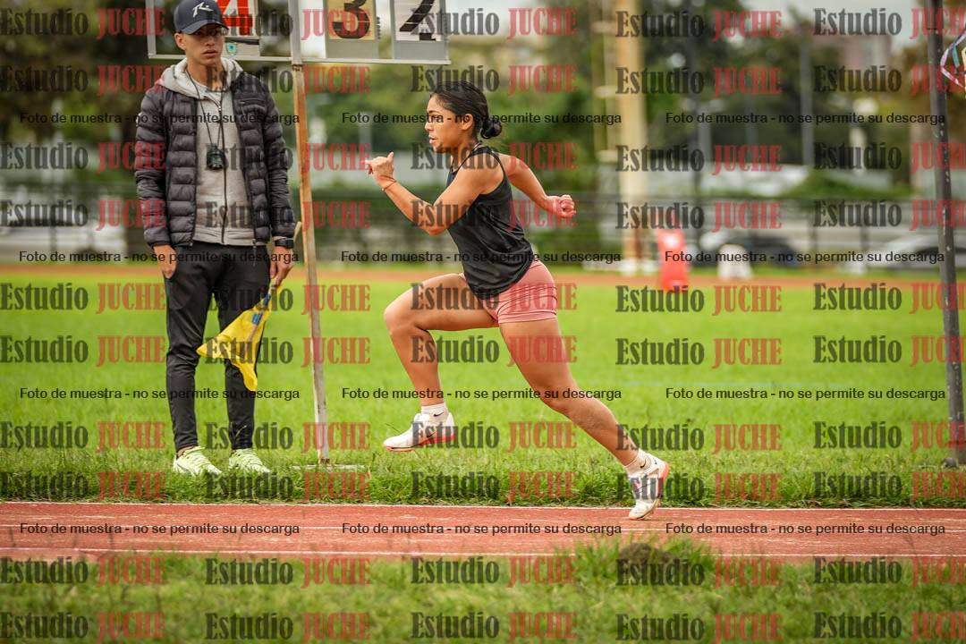 Fotos del salto en largo - mujeres mayores