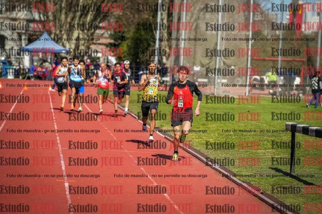 Fotos de los 800 m llanos de varones