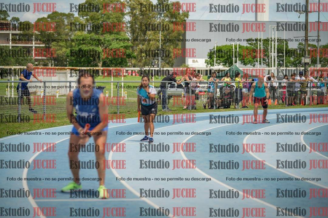 Fotos de la largada de los relevos 20' para running teams - serie 1