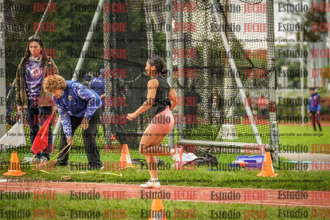 Fotos del salto en largo - mujeres mayores