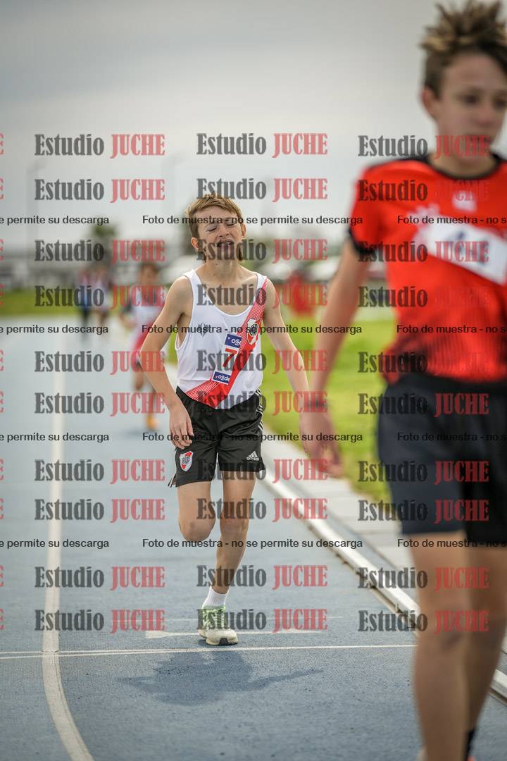 Fotos de los 800 m llanos de varones - U14