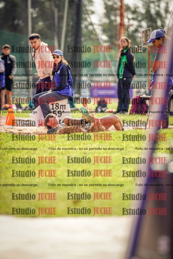 Fotos del salto en largo de varones