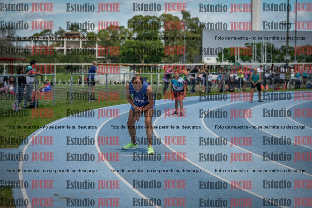 Fotos de la largada de los relevos 20' para running teams - serie 1