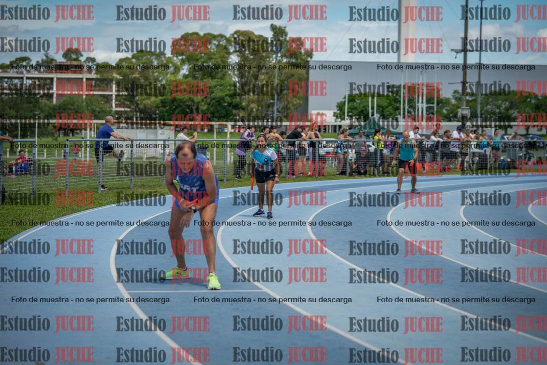 Fotos de la largada de los relevos 20' para running teams - serie 1