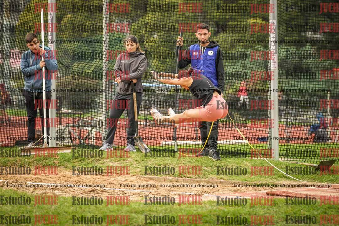 Fotos del salto en largo - mujeres mayores