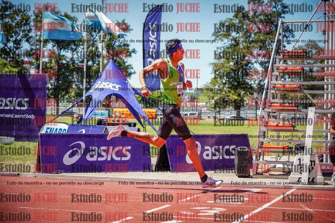 Fotos de los 800 m llanos de varones