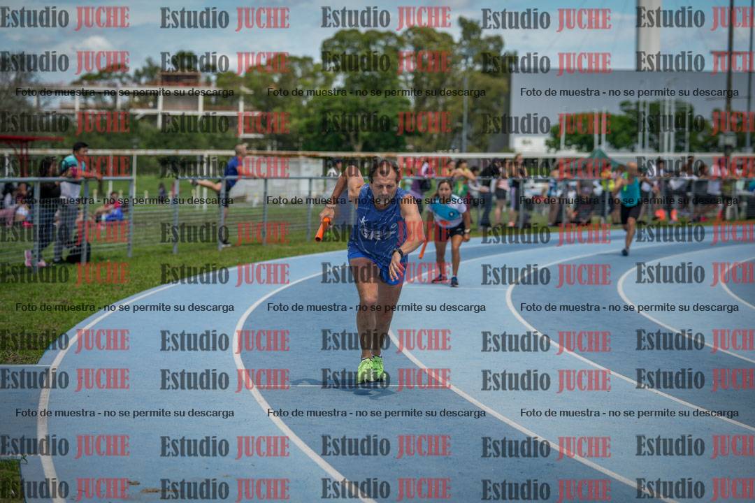 Fotos de la largada de los relevos 20' para running teams - serie 1