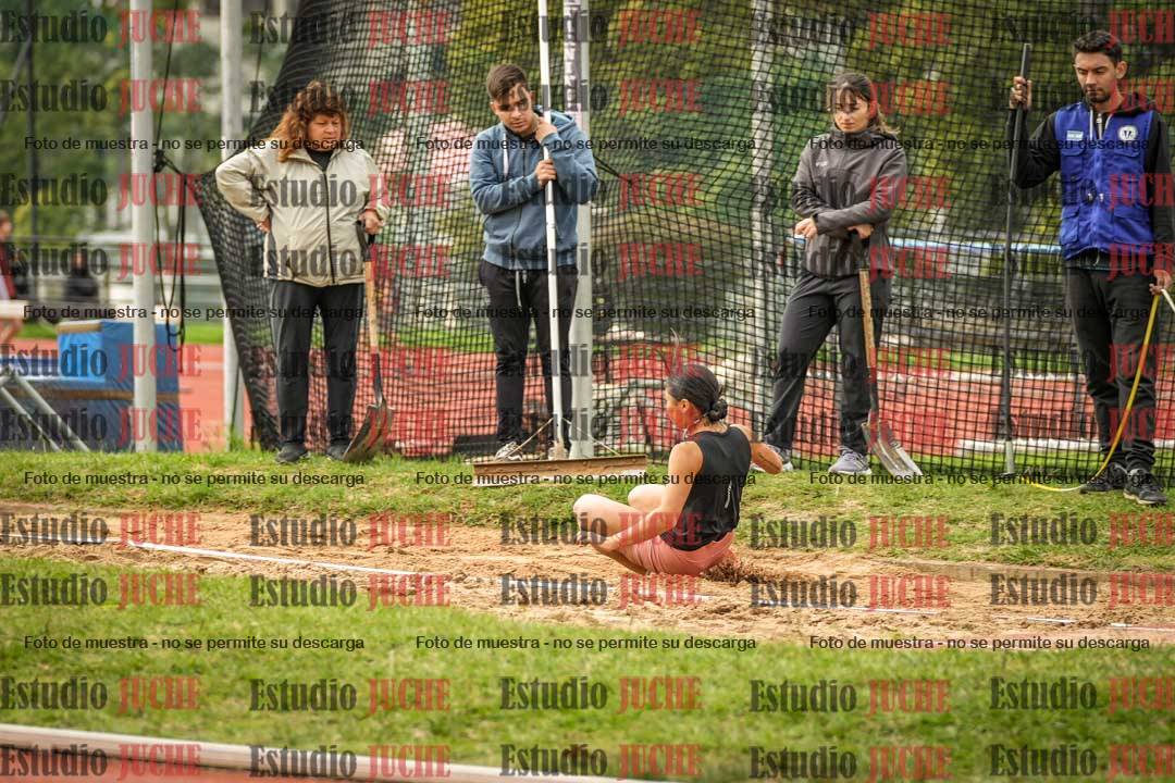 Fotos del salto en largo - mujeres mayores
