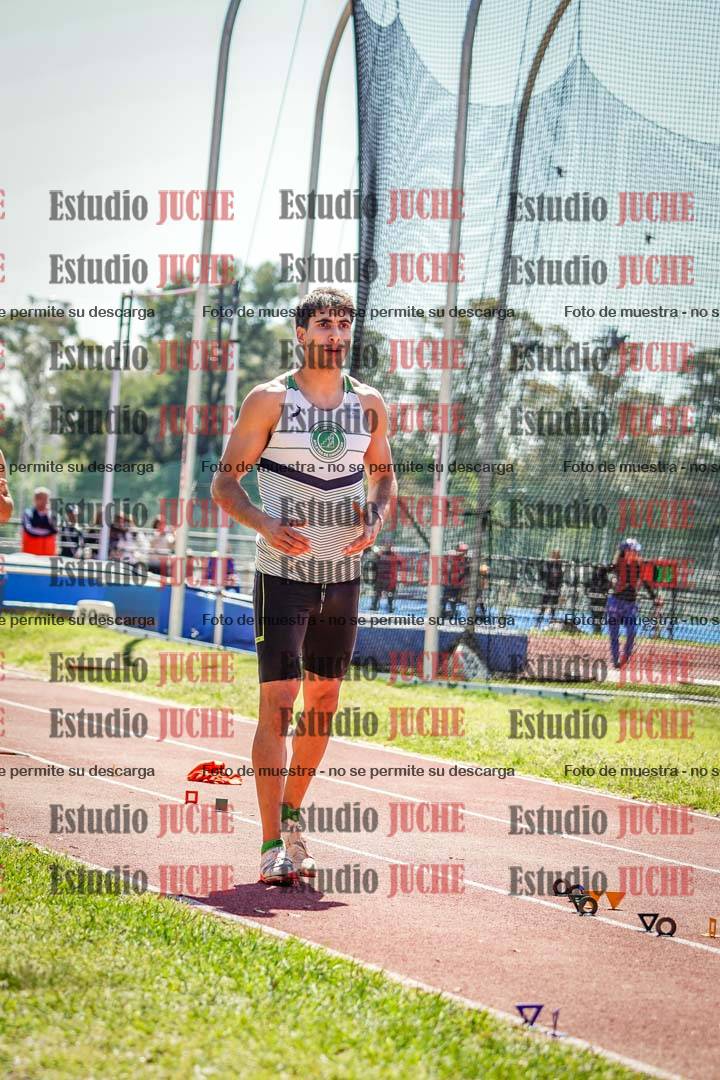 Fotos del salto en largo de varones
